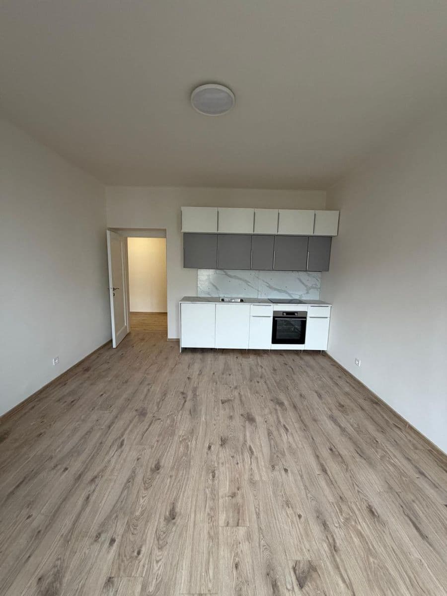Pronájem bytu 2+kk 56 m², 28. pluku, Praha, Praha Pronájem bytu 2+kk 56 m², 28. pluku, Praha, Praha