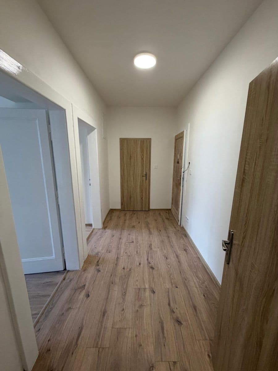 Pronájem bytu 2+kk 56 m², 28. pluku, Praha, Praha Pronájem bytu 2+kk 56 m², 28. pluku, Praha, Praha
