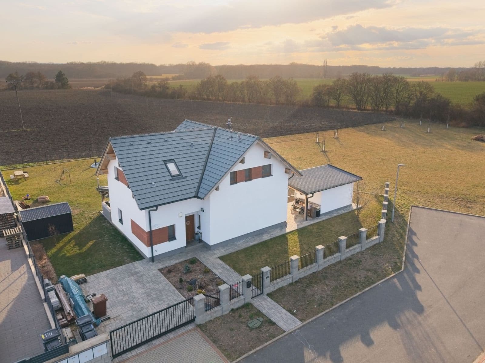 Prodej domu 136 m², pozemek 853 m², Západní, Kostomlaty nad Labem, Středočeský kraj Prodej domu 136 m², pozemek 853 m², Západní, Kostomlaty nad Labem, Středočeský kraj