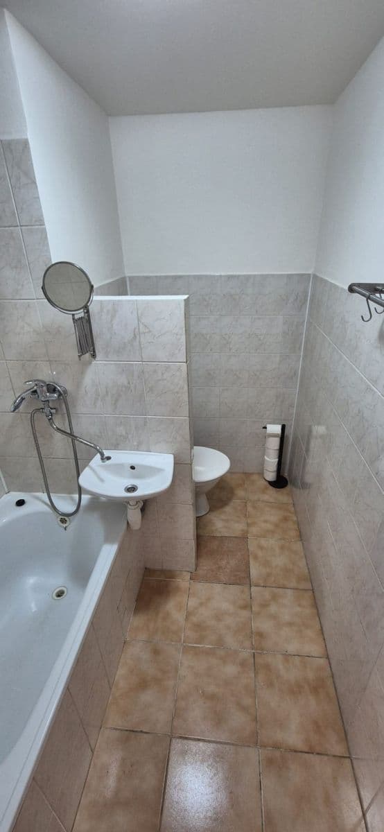 Pronájem bytu 1+1 36 m², Kosmonautů, Louny, Ústecký kraj Pronájem bytu 1+1 36 m², Kosmonautů, Louny, Ústecký kraj