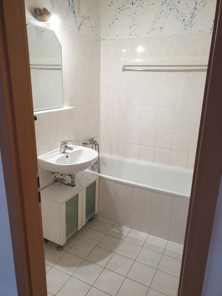 Pronájem bytu 1+kk 34 m², Nejdlova, Karlovy Vary, Karlovarský kraj Pronájem bytu 1+kk 34 m², Nejdlova, Karlovy Vary, Karlovarský kraj