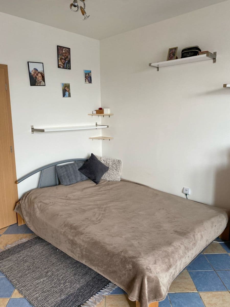 Pronájem bytu 1+kk 34 m², Nejdlova, Karlovy Vary, Karlovarský kraj Pronájem bytu 1+kk 34 m², Nejdlova, Karlovy Vary, Karlovarský kraj
