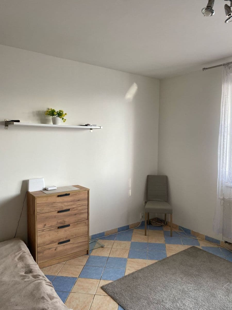 Pronájem bytu 1+kk 34 m², Nejdlova, Karlovy Vary, Karlovarský kraj Pronájem bytu 1+kk 34 m², Nejdlova, Karlovy Vary, Karlovarský kraj