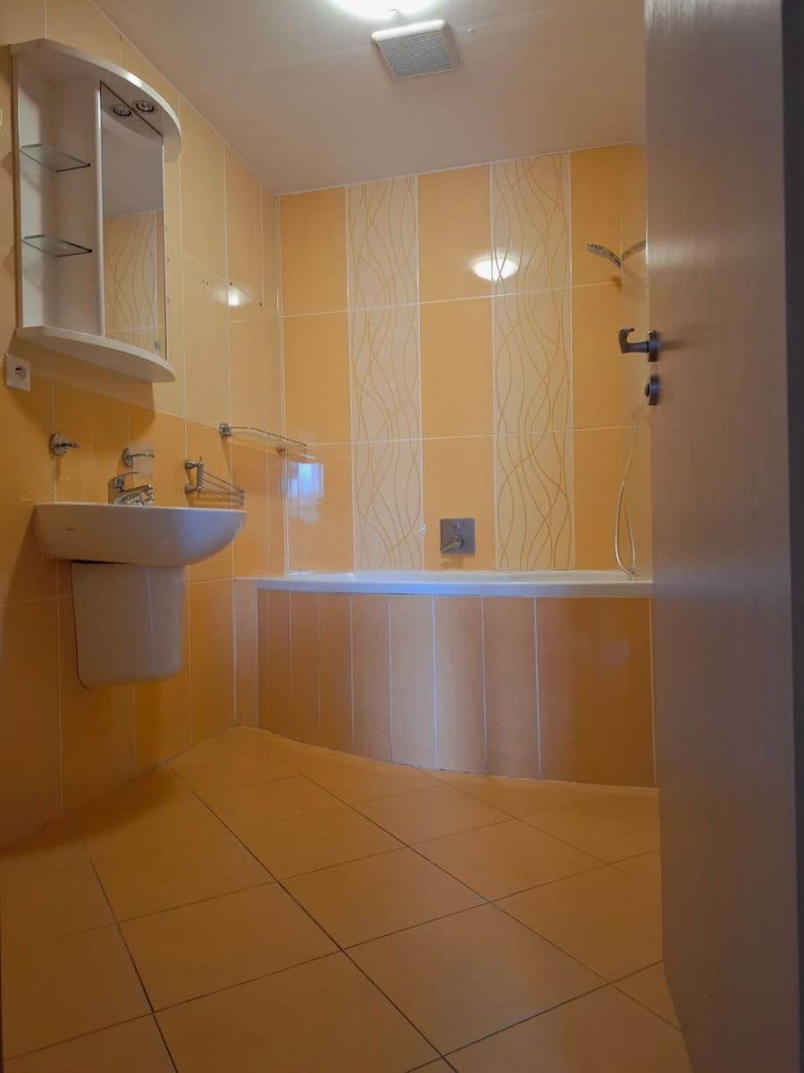 Prodej bytu 2+1 64 m², U Pivovaru, Benešov, Středočeský kraj Prodej bytu 2+1 64 m², U Pivovaru, Benešov, Středočeský kraj