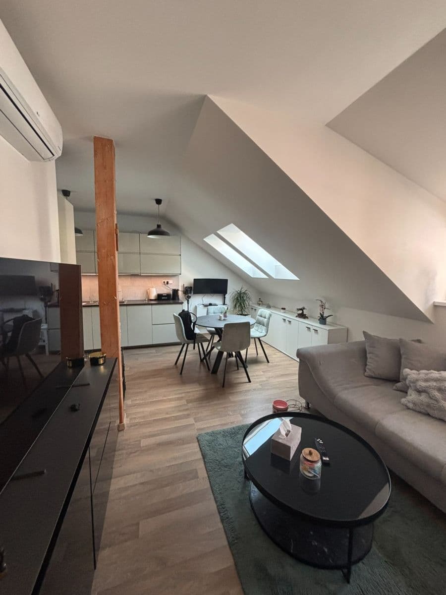 Pronájem bytu 2+kk 48 m², Slavojova, Praha, Praha Pronájem bytu 2+kk 48 m², Slavojova, Praha, Praha