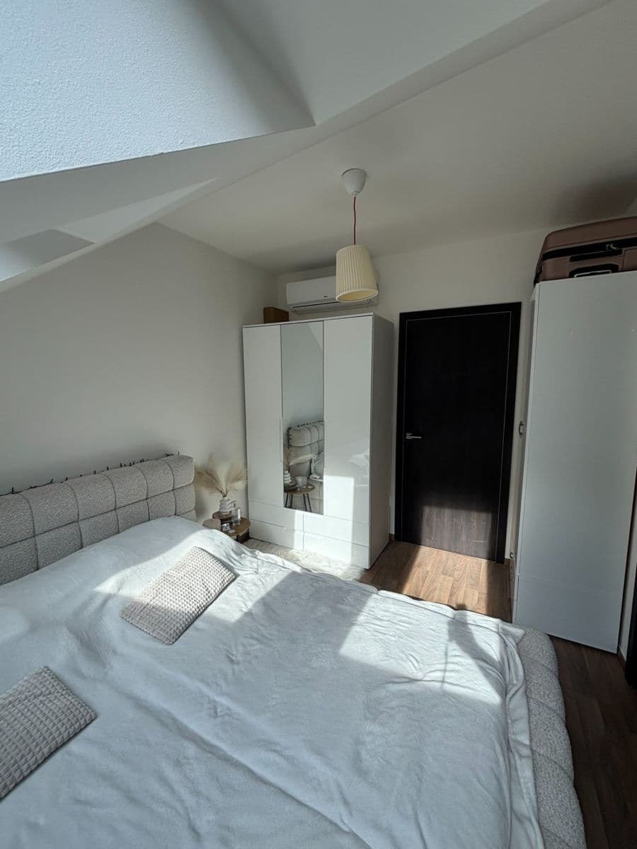 Pronájem bytu 2+kk 48 m², Slavojova, Praha, Praha Pronájem bytu 2+kk 48 m², Slavojova, Praha, Praha