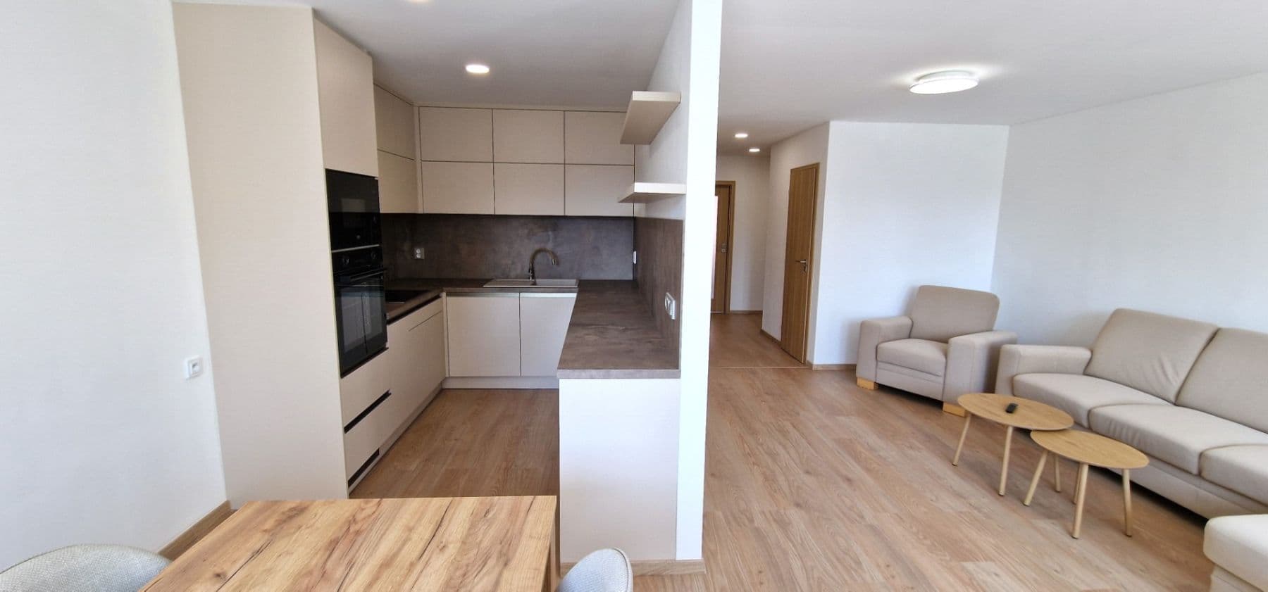 Pronájem bytu 3+1 70 m², Tovární, Beroun, Středočeský kraj Pronájem bytu 3+1 70 m², Tovární, Beroun, Středočeský kraj