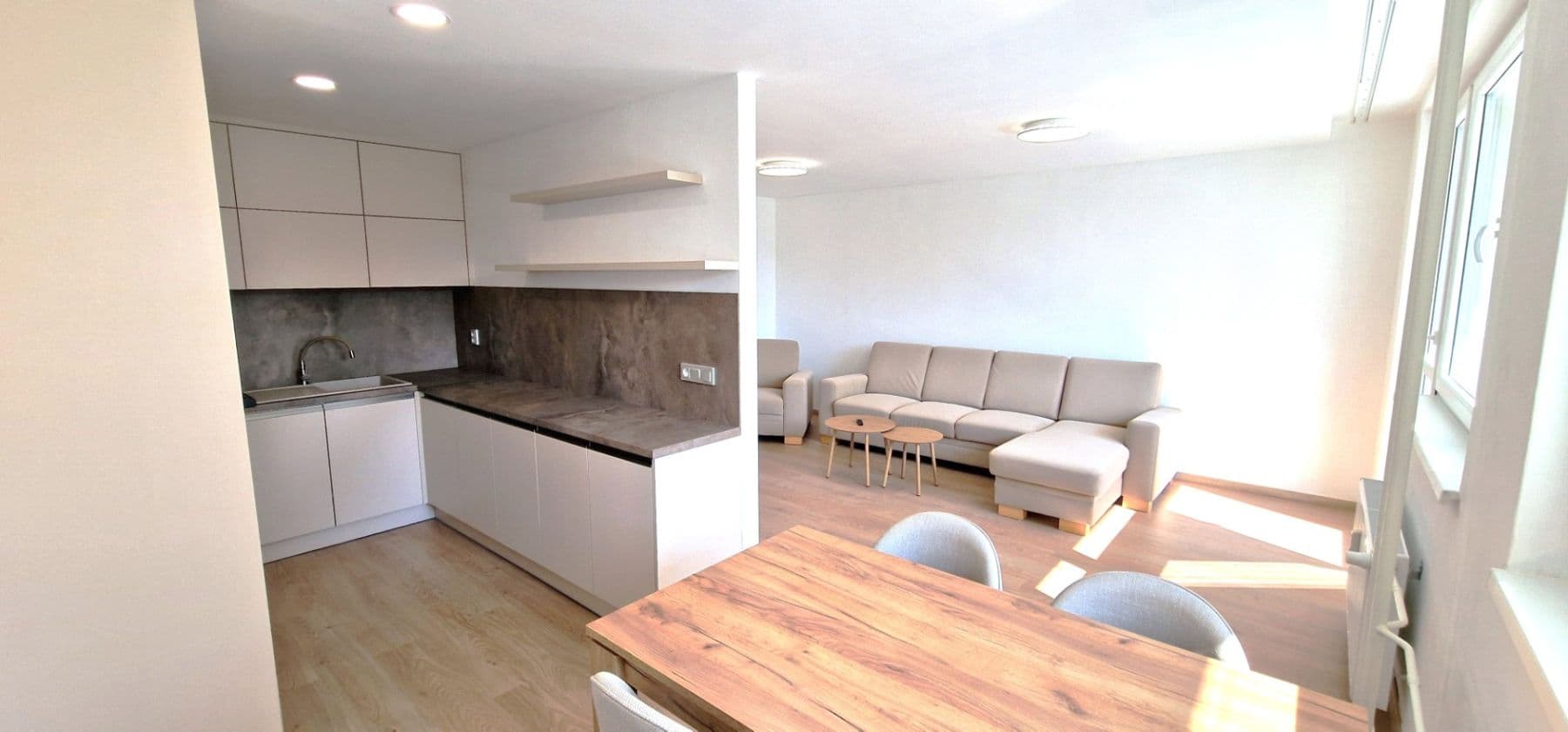 Pronájem bytu 3+1 70 m², Tovární, Beroun, Středočeský kraj Pronájem bytu 3+1 70 m², Tovární, Beroun, Středočeský kraj