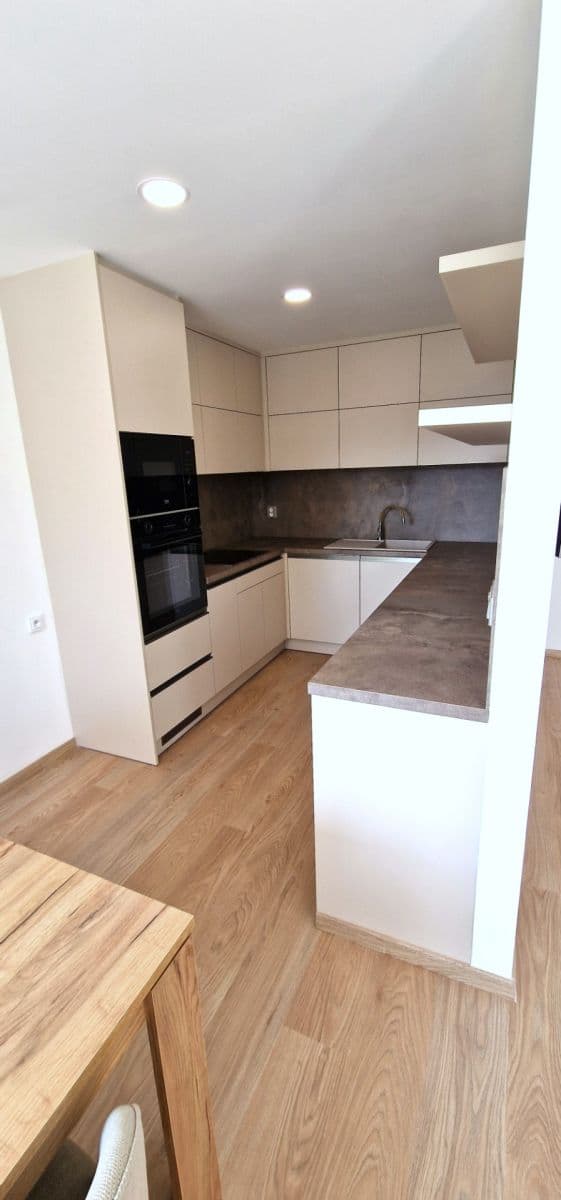 Pronájem bytu 3+1 70 m², Tovární, Beroun, Středočeský kraj Pronájem bytu 3+1 70 m², Tovární, Beroun, Středočeský kraj