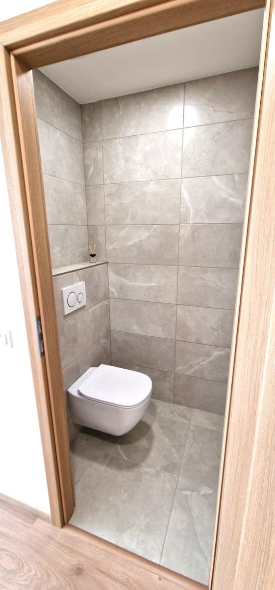 Pronájem bytu 3+1 70 m², Tovární, Beroun, Středočeský kraj Pronájem bytu 3+1 70 m², Tovární, Beroun, Středočeský kraj