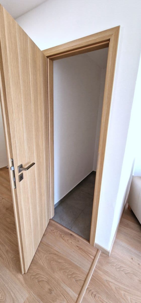 Pronájem bytu 3+1 70 m², Tovární, Beroun, Středočeský kraj Pronájem bytu 3+1 70 m², Tovární, Beroun, Středočeský kraj