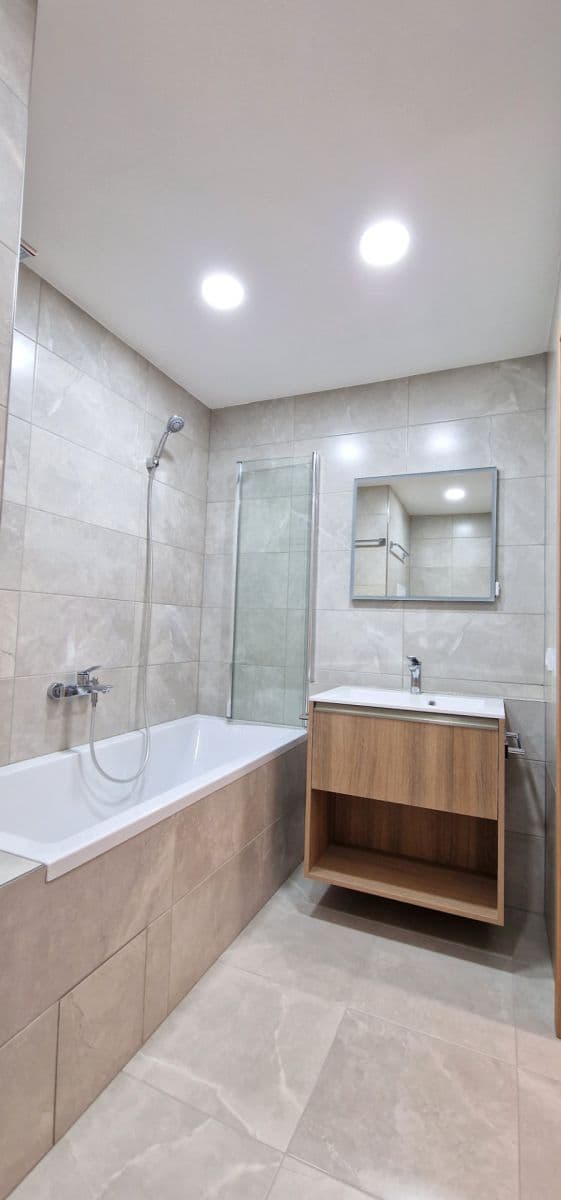 Pronájem bytu 3+1 70 m², Tovární, Beroun, Středočeský kraj Pronájem bytu 3+1 70 m², Tovární, Beroun, Středočeský kraj