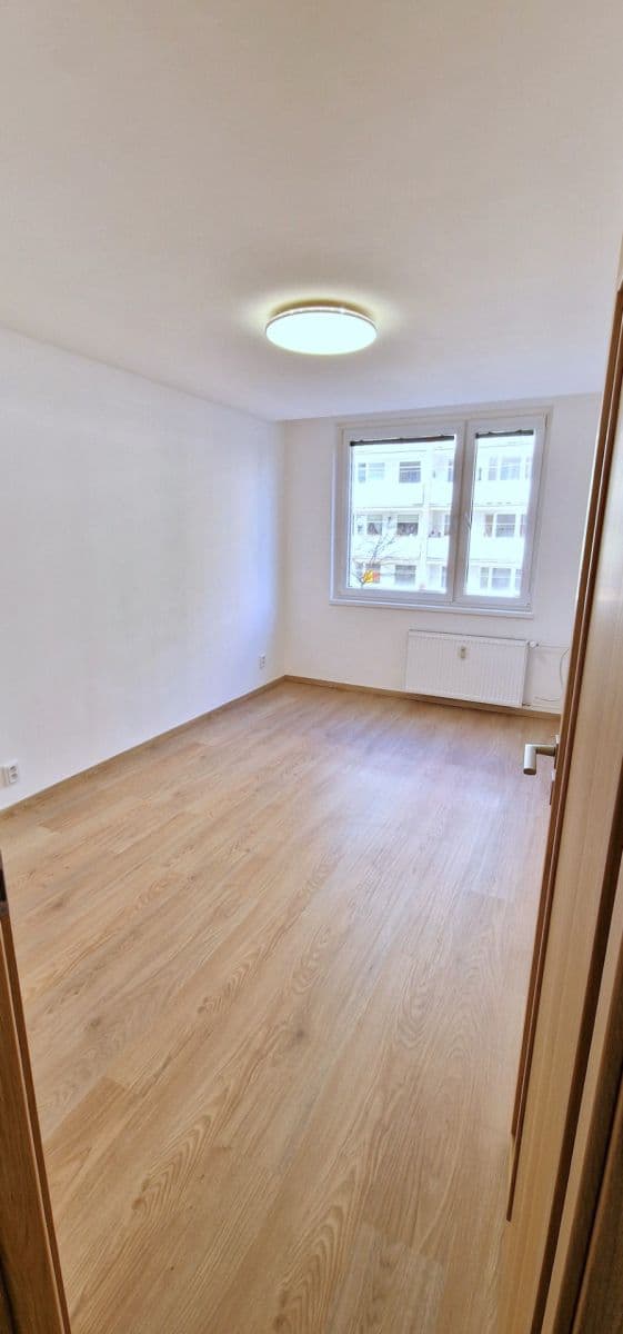 Pronájem bytu 3+1 70 m², Tovární, Beroun, Středočeský kraj Pronájem bytu 3+1 70 m², Tovární, Beroun, Středočeský kraj