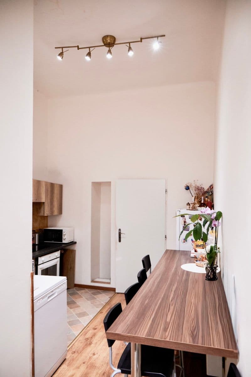 Pronájem bytu 1+1 42 m², Husitská, Praha, Praha Pronájem bytu 1+1 42 m², Husitská, Praha, Praha