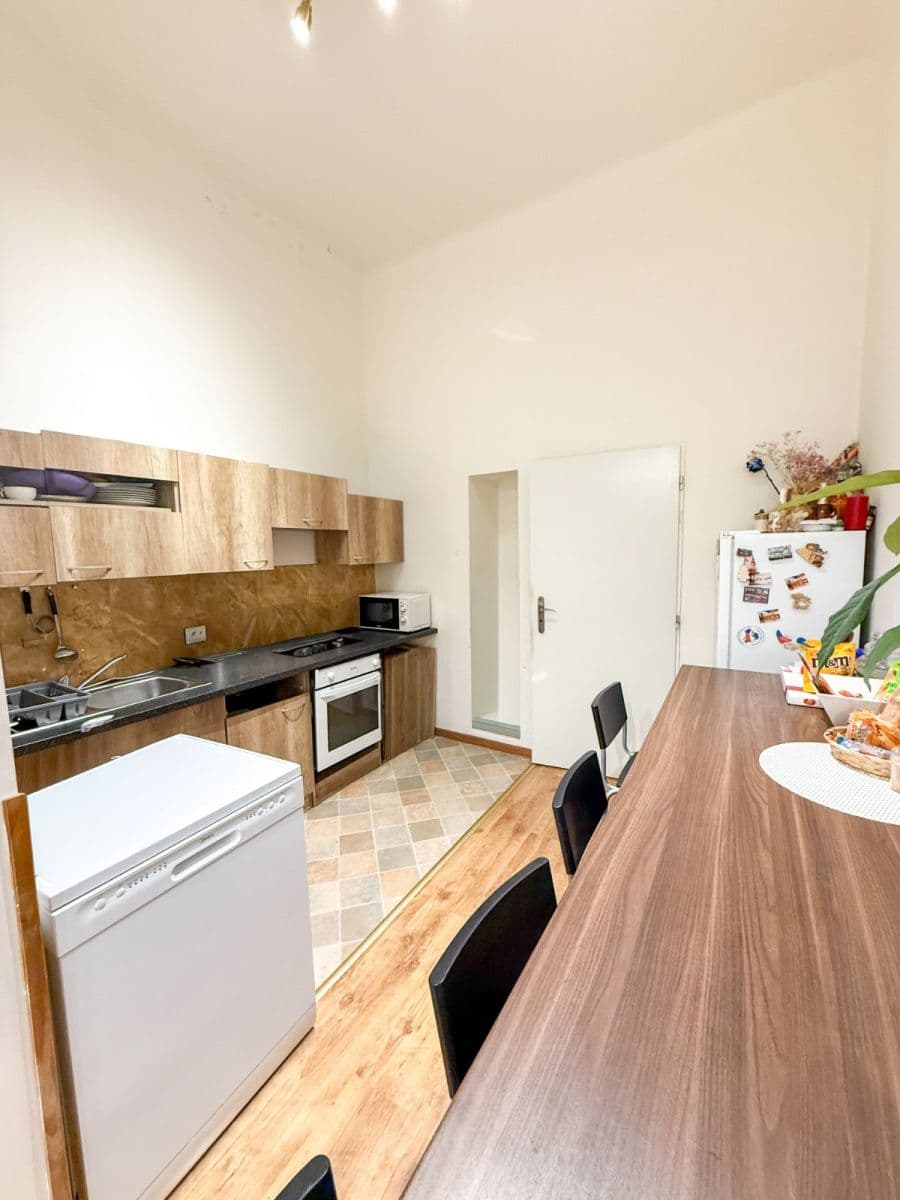 Pronájem bytu 1+1 42 m², Husitská, Praha, Praha Pronájem bytu 1+1 42 m², Husitská, Praha, Praha