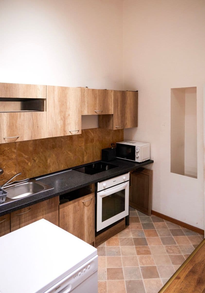 Pronájem bytu 1+1 42 m², Husitská, Praha, Praha Pronájem bytu 1+1 42 m², Husitská, Praha, Praha