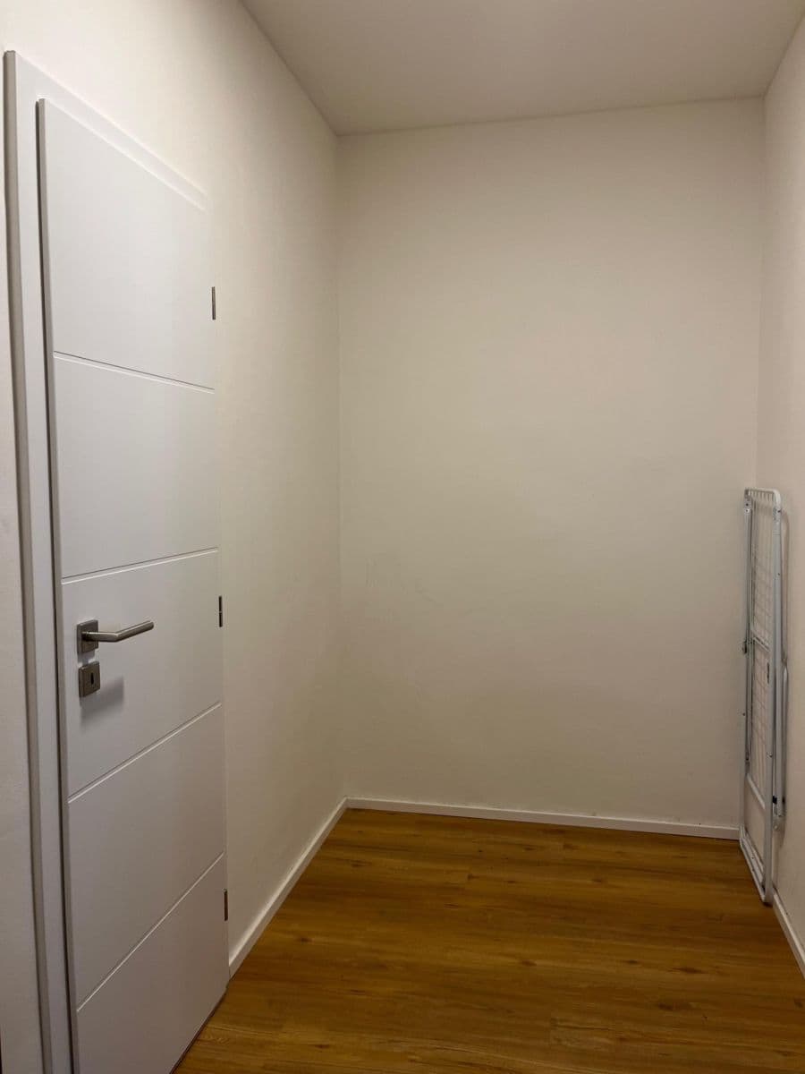 Pronájem bytu 1+kk 25 m², Písecká, Praha, Praha Pronájem bytu 1+kk 25 m², Písecká, Praha, Praha