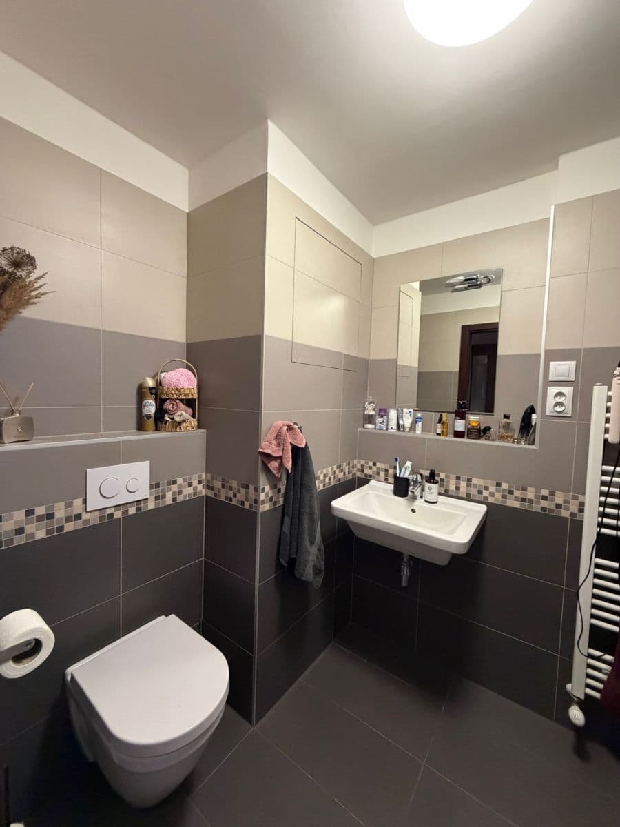 Pronájem bytu 1+kk 35 m², Jana Masaryka, Hradec Králové, Královéhradecký kraj Pronájem bytu 1+kk 35 m², Jana Masaryka, Hradec Králové, Královéhradecký kraj