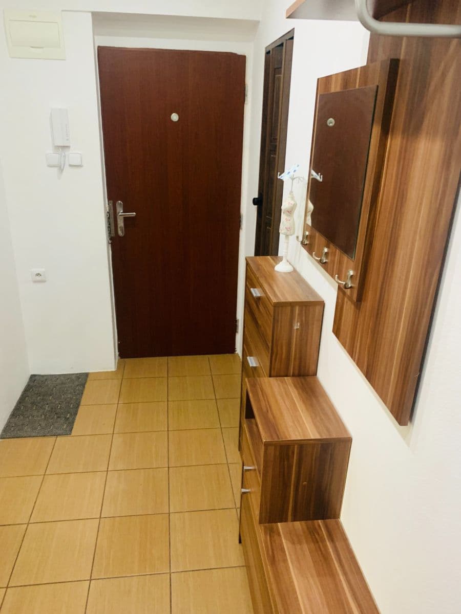 Pronájem bytu 2+1 51 m², Kpt. J. Nálepku, Levice, Nitriansky kraj Pronájem bytu 2+1 51 m², Kpt. J. Nálepku, Levice, Nitriansky kraj