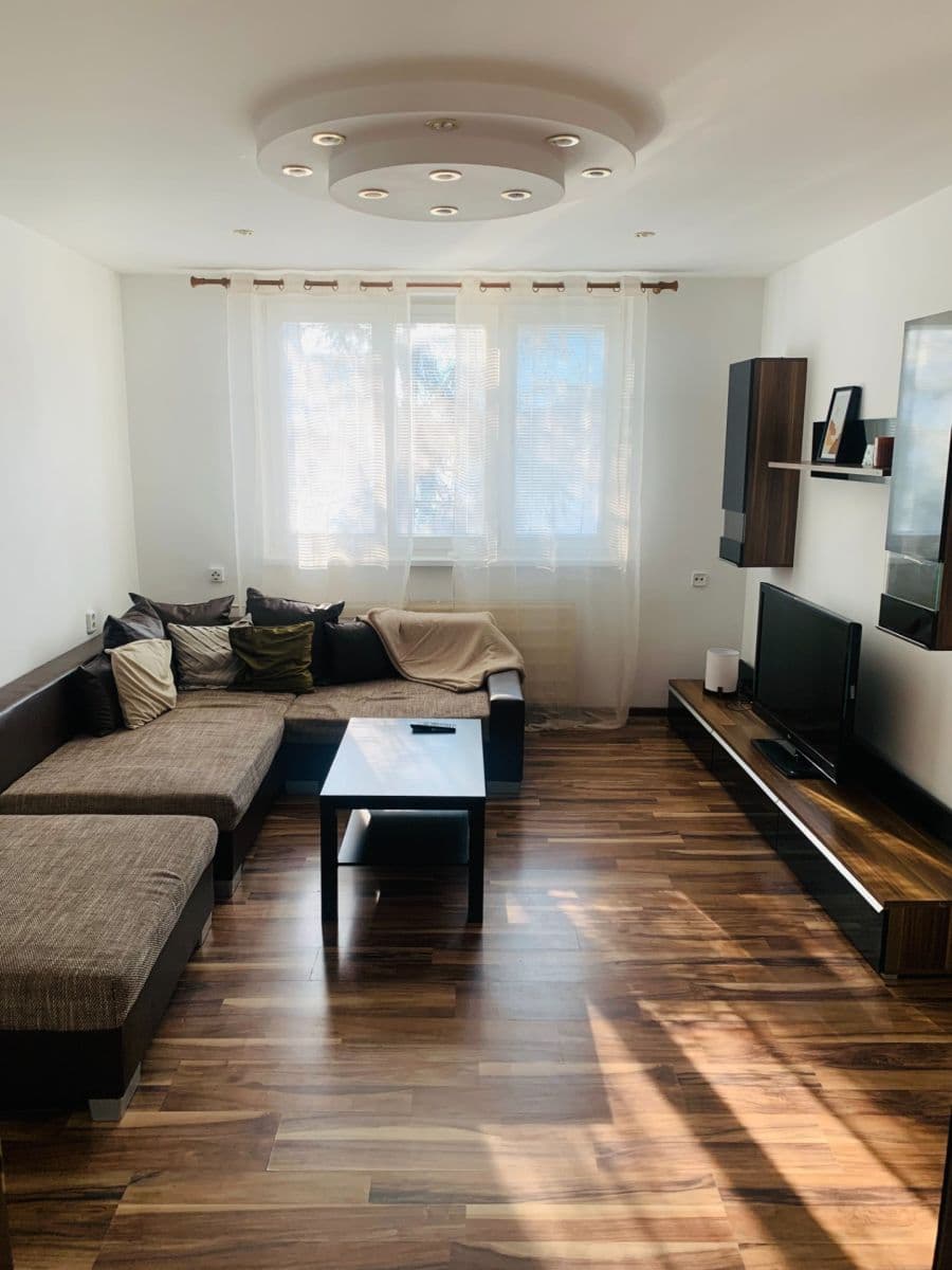 Pronájem bytu 2+1 51 m², Kpt. J. Nálepku, Levice, Nitriansky kraj Pronájem bytu 2+1 51 m², Kpt. J. Nálepku, Levice, Nitriansky kraj