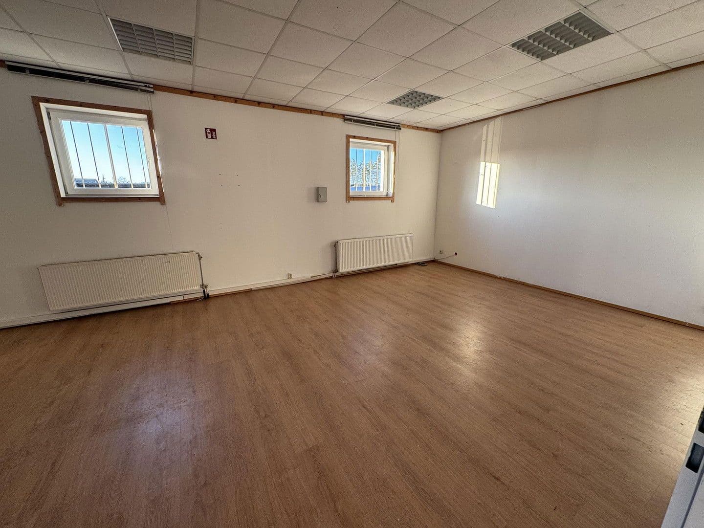 Pronájem nebytového prostoru 130 m², Am Stadtwald 5, Eschenbach i.d.OPf., Bavorsko Pronájem nebytového prostoru 130 m², Am Stadtwald 5, Eschenbach i.d.OPf., Bavorsko