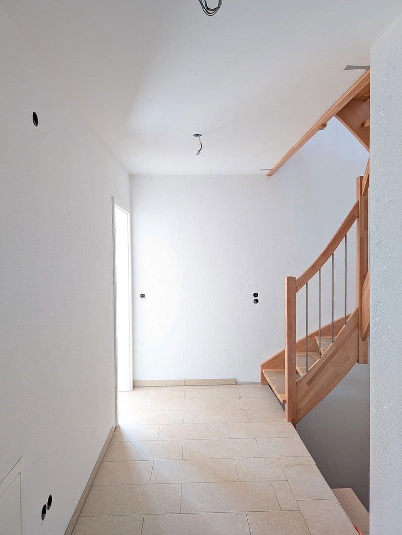 Pronájem domu 153 m², pozemek 684 m², Boschstraße 6, Heldenstein, Bavorsko Pronájem domu 153 m², pozemek 684 m², Boschstraße 6, Heldenstein, Bavorsko