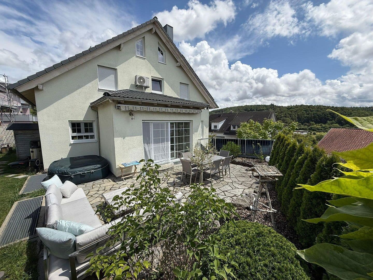 Prodej domu 187 m², pozemek 287 m², Bergweg 92, Aidlingen, Bádensko-Württembersko Prodej domu 187 m², pozemek 287 m², Bergweg 92, Aidlingen, Bádensko-Württembersko