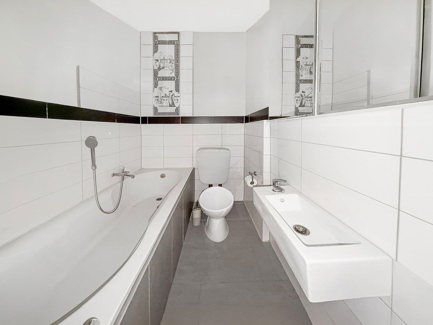 Pronájem bytu 4+1 90 m², Mülheimer Straße, Düsseldorf, Severní Porýní-Vestfálsko Pronájem bytu 4+1 90 m², Mülheimer Straße, Düsseldorf, Severní Porýní-Vestfálsko