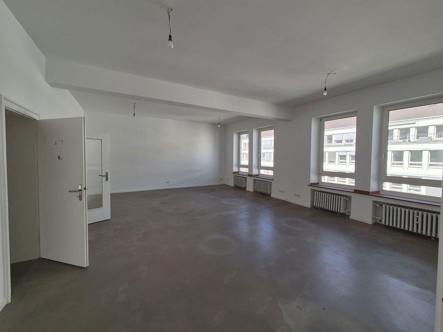 Pronájem kanceláře 600 m², Düsseldorf, Severní Porýní-Vestfálsko Pronájem kanceláře 600 m², Düsseldorf, Severní Porýní-Vestfálsko