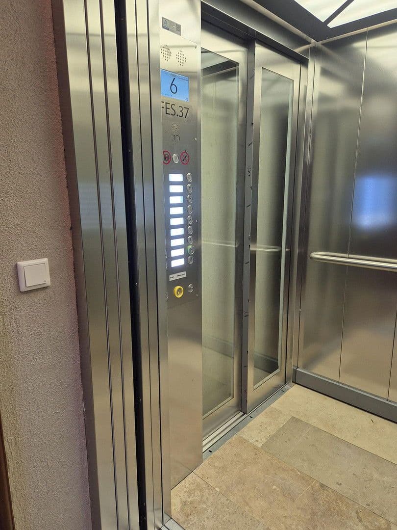 Pronájem kanceláře 600 m², Düsseldorf, Severní Porýní-Vestfálsko Pronájem kanceláře 600 m², Düsseldorf, Severní Porýní-Vestfálsko