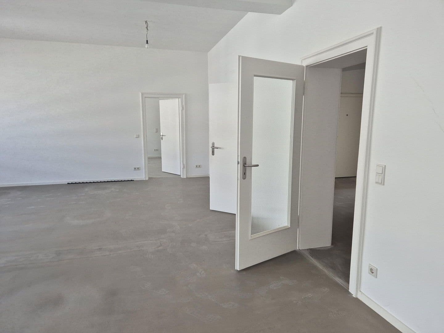 Pronájem kanceláře 600 m², Düsseldorf, Severní Porýní-Vestfálsko Pronájem kanceláře 600 m², Düsseldorf, Severní Porýní-Vestfálsko