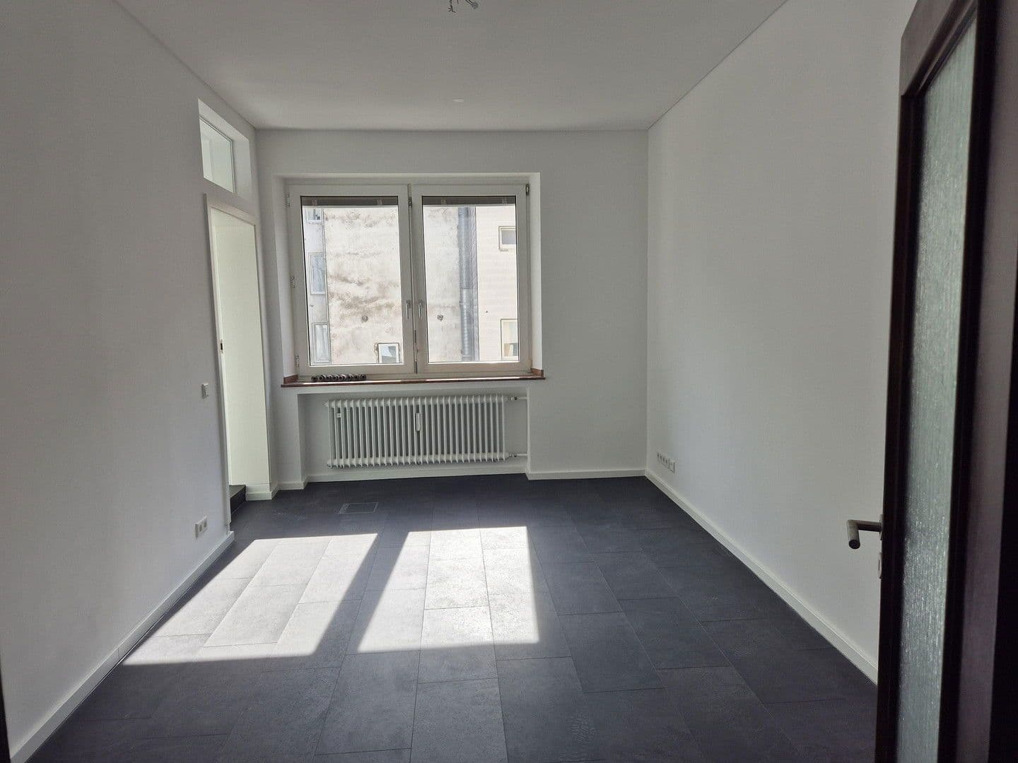 Pronájem kanceláře 600 m², Düsseldorf, Severní Porýní-Vestfálsko Pronájem kanceláře 600 m², Düsseldorf, Severní Porýní-Vestfálsko