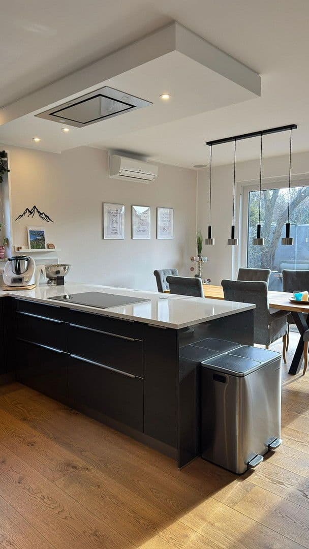 Prodej domu 198 m², pozemek 703 m², Berlin, Berlín Prodej domu 198 m², pozemek 703 m², Berlin, Berlín