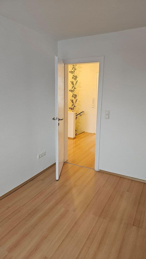 Prodej domu 86 m², pozemek 134 m², Eulenpfad 48, Celle, Dolní Sasko Prodej domu 86 m², pozemek 134 m², Eulenpfad 48, Celle, Dolní Sasko