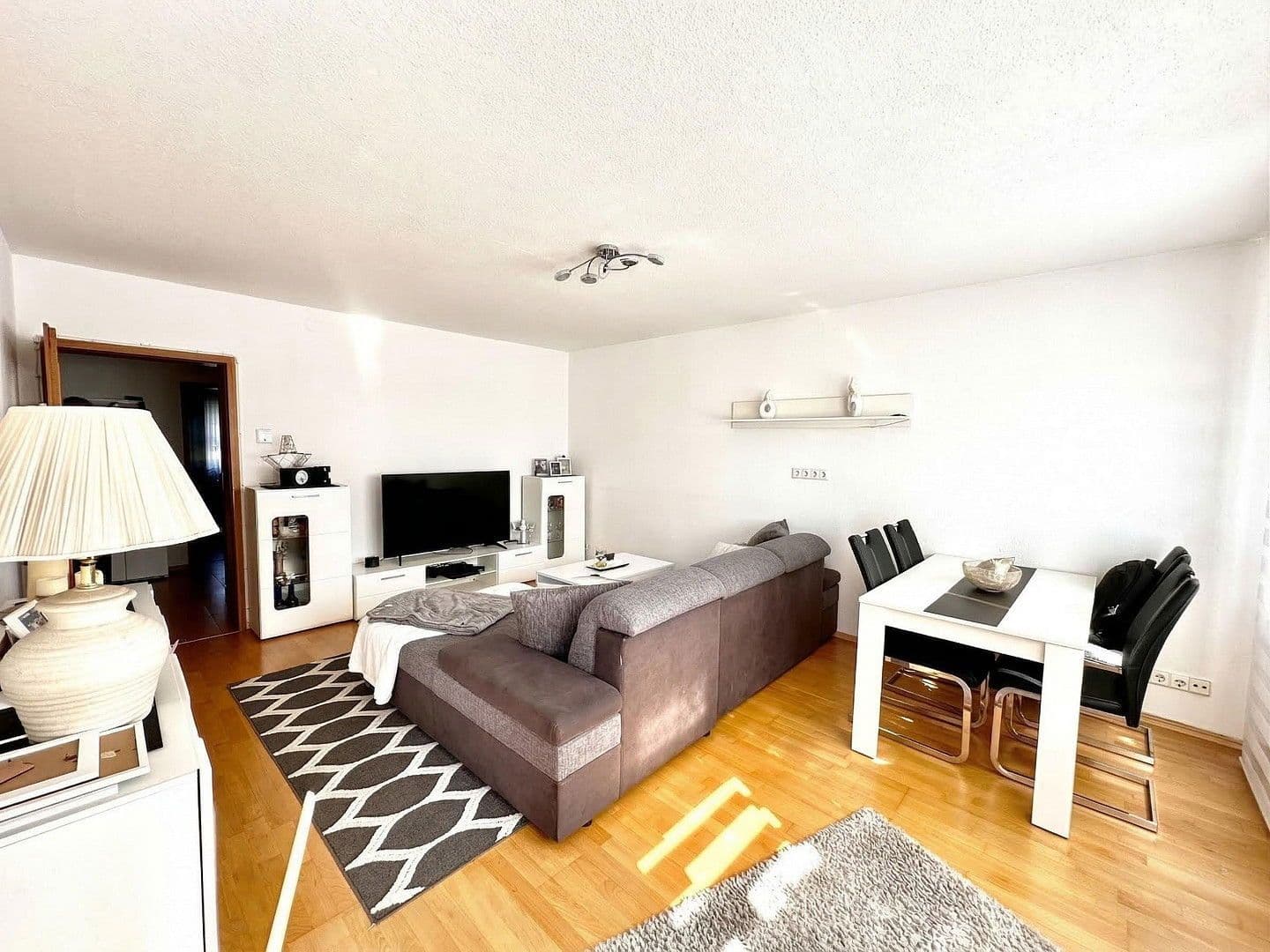 Pronájem bytu 3+1 70 m², Nordbahnstr. 99, Kaiserslautern, Porýní-Falc Pronájem bytu 3+1 70 m², Nordbahnstr. 99, Kaiserslautern, Porýní-Falc