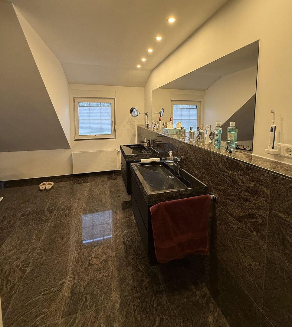 Prodej domu 170 m², pozemek 600 m², Gehrden, Dolní Sasko Prodej domu 170 m², pozemek 600 m², Gehrden, Dolní Sasko