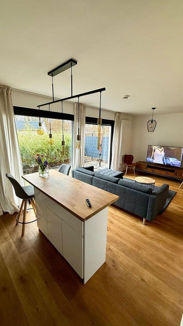 Pronájem bytu 2+kk 60 m², Köln, Severní Porýní-Vestfálsko Pronájem bytu 2+kk 60 m², Köln, Severní Porýní-Vestfálsko