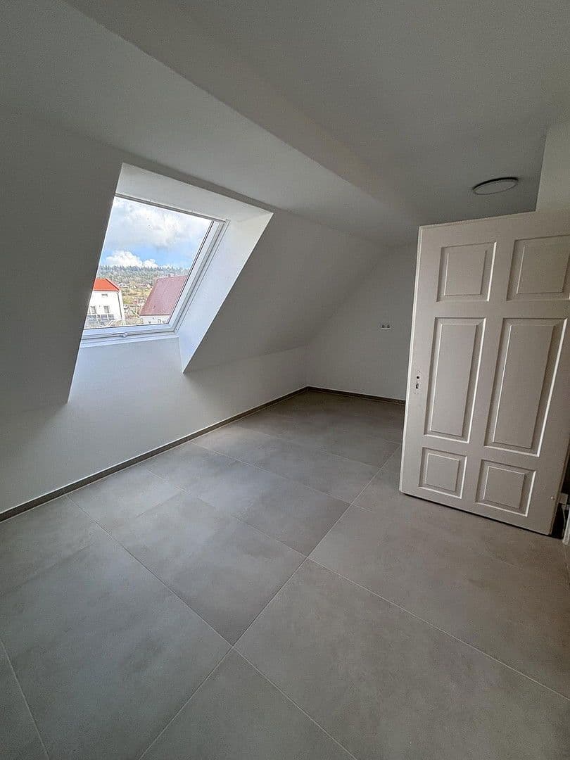 Pronájem bytu 3+1 105 m², Lorch, Bádensko-Württembersko Pronájem bytu 3+1 105 m², Lorch, Bádensko-Württembersko