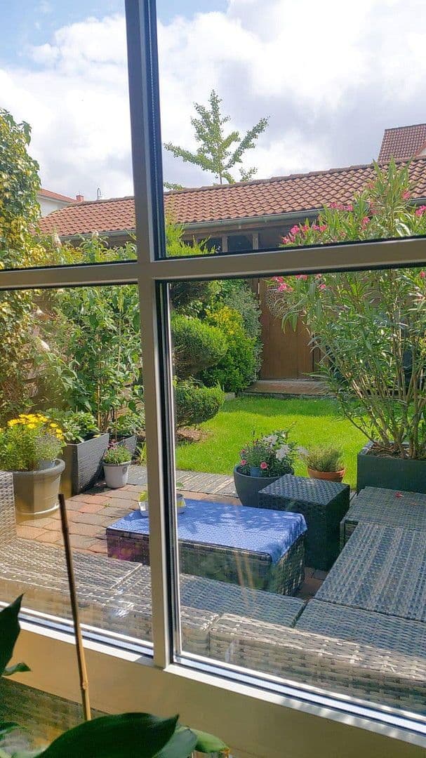 Prodej domu 115 m², pozemek 128 m², Laatzen, Dolní Sasko Prodej domu 115 m², pozemek 128 m², Laatzen, Dolní Sasko