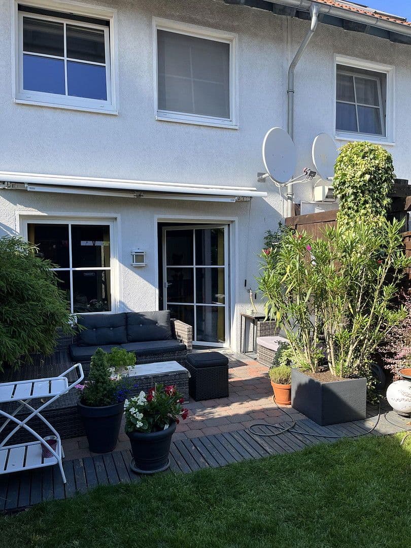 Prodej domu 115 m², pozemek 128 m², Laatzen, Dolní Sasko Prodej domu 115 m², pozemek 128 m², Laatzen, Dolní Sasko