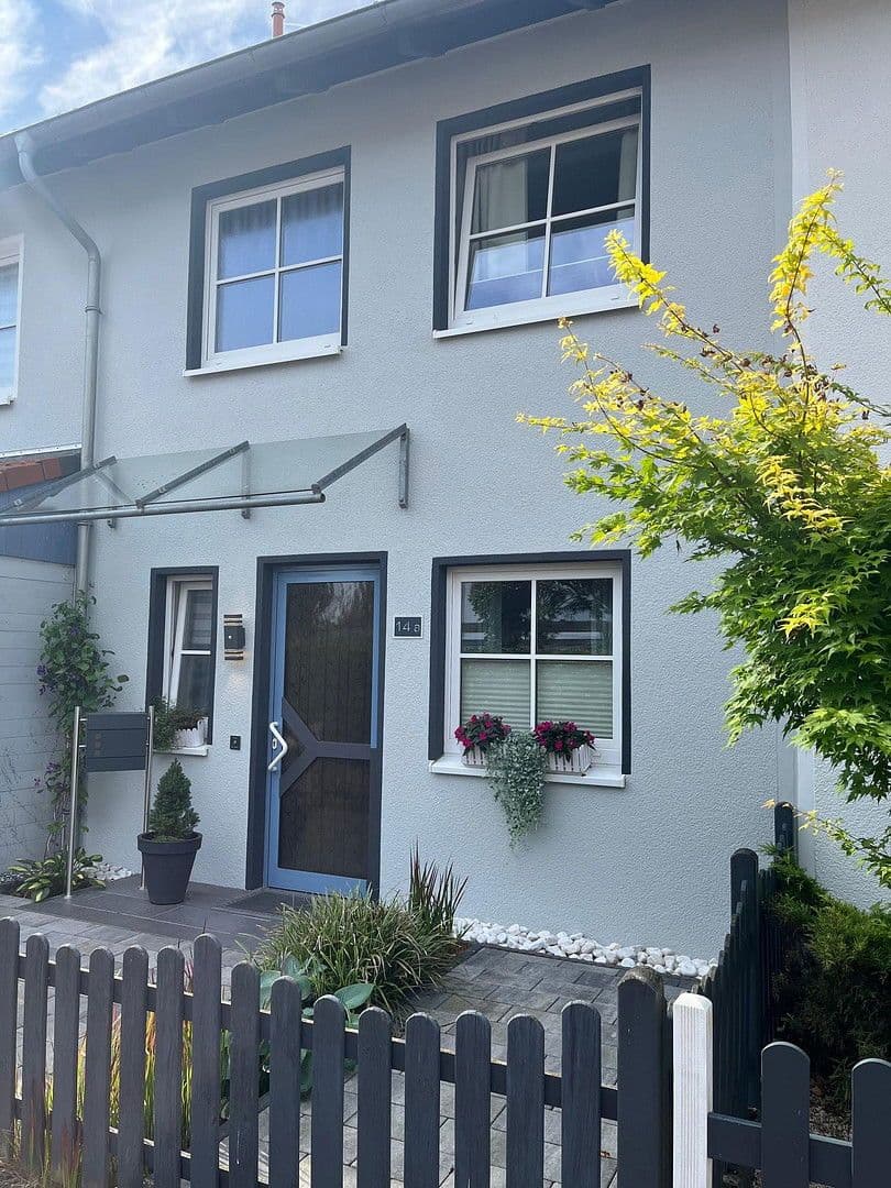 Prodej domu 115 m², pozemek 128 m², Laatzen, Dolní Sasko Prodej domu 115 m², pozemek 128 m², Laatzen, Dolní Sasko