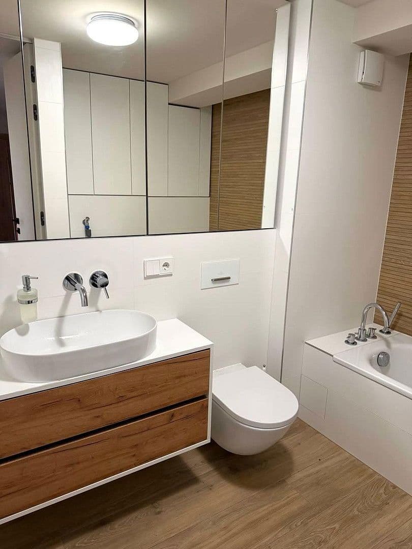 Pronájem bytu 4+kk 100 m², Kaiserswerther str. 73, Dusseldorf, Severní Porýní-Vestfálsko Pronájem bytu 4+kk 100 m², Kaiserswerther str. 73, Dusseldorf, Severní Porýní-Vestfálsko