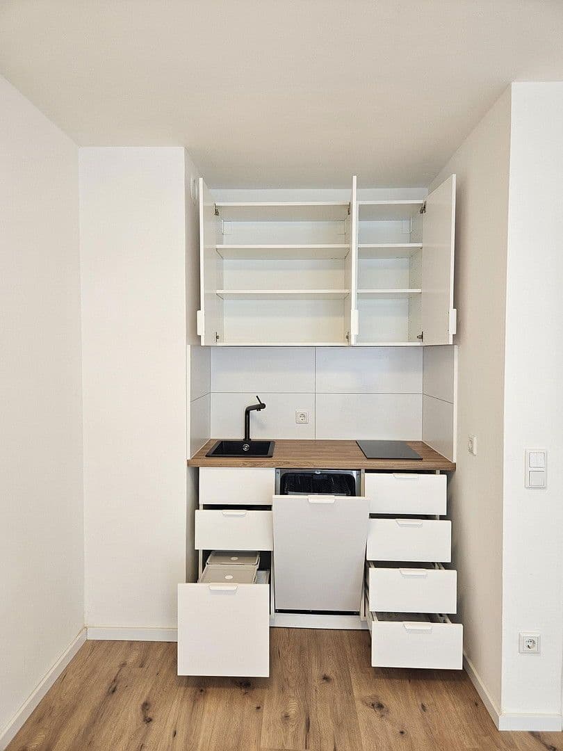 Pronájem bytu 1+1 35 m², Mauerstr. 18, Düsseldorf, Severní Porýní-Vestfálsko Pronájem bytu 1+1 35 m², Mauerstr. 18, Düsseldorf, Severní Porýní-Vestfálsko