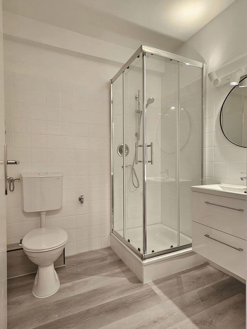 Pronájem bytu 1+1 35 m², Mauerstr. 18, Düsseldorf, Severní Porýní-Vestfálsko Pronájem bytu 1+1 35 m², Mauerstr. 18, Düsseldorf, Severní Porýní-Vestfálsko