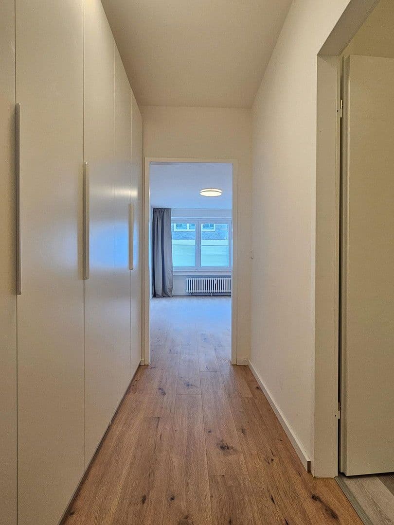 Pronájem bytu 1+1 35 m², Mauerstr. 18, Düsseldorf, Severní Porýní-Vestfálsko Pronájem bytu 1+1 35 m², Mauerstr. 18, Düsseldorf, Severní Porýní-Vestfálsko