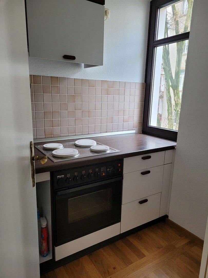 Pronájem bytu 2+1 43 m², Frankfurt am Main, Hessen Pronájem bytu 2+1 43 m², Frankfurt am Main, Hessen