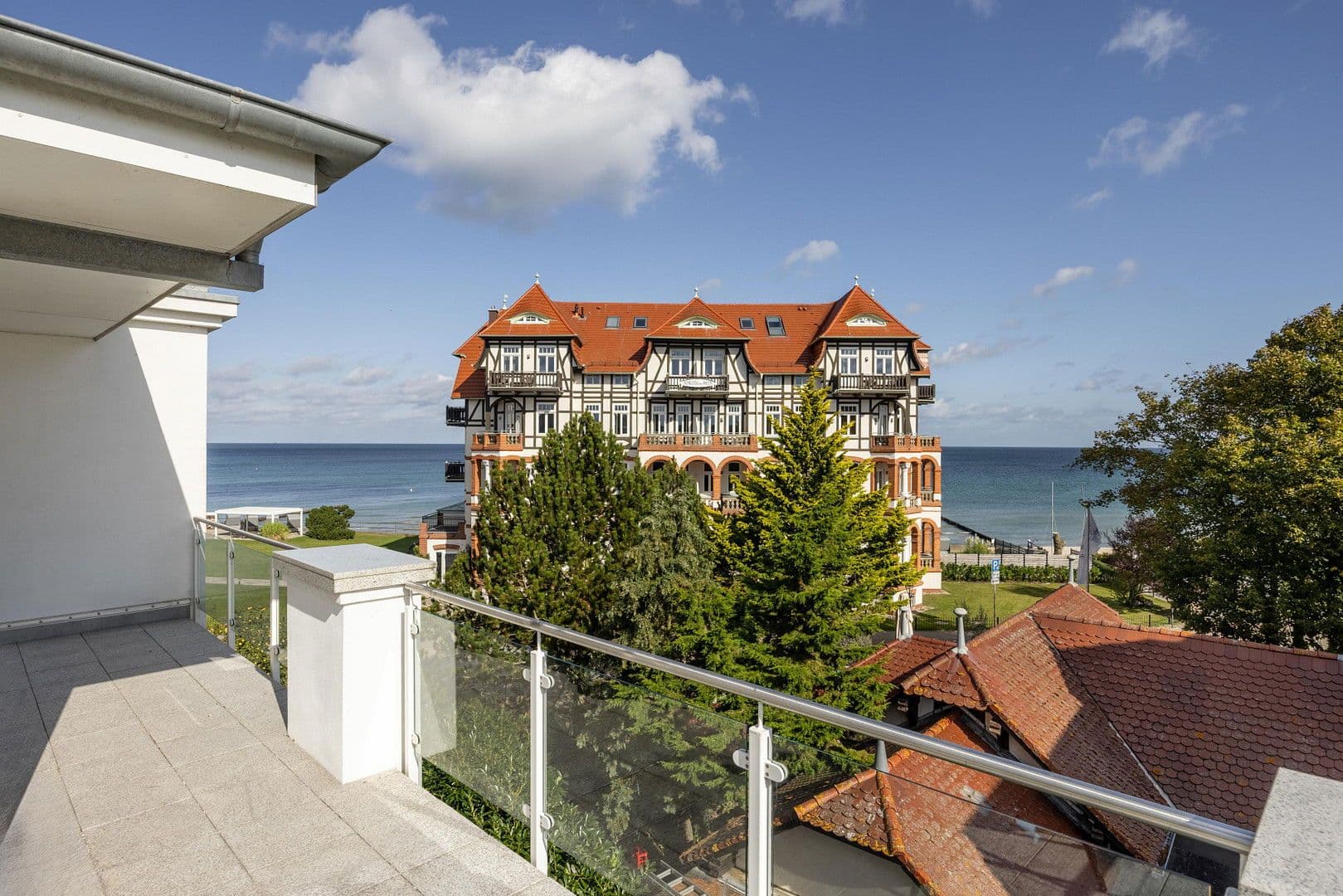 Prodej domu 361 m², pozemek 1.330 m², Tannenstraße 7 c, Kühlungsborn, Mecklenburg-Vorpommern Prodej domu 361 m², pozemek 1.330 m², Tannenstraße 7 c, Kühlungsborn, Mecklenburg-Vorpommern