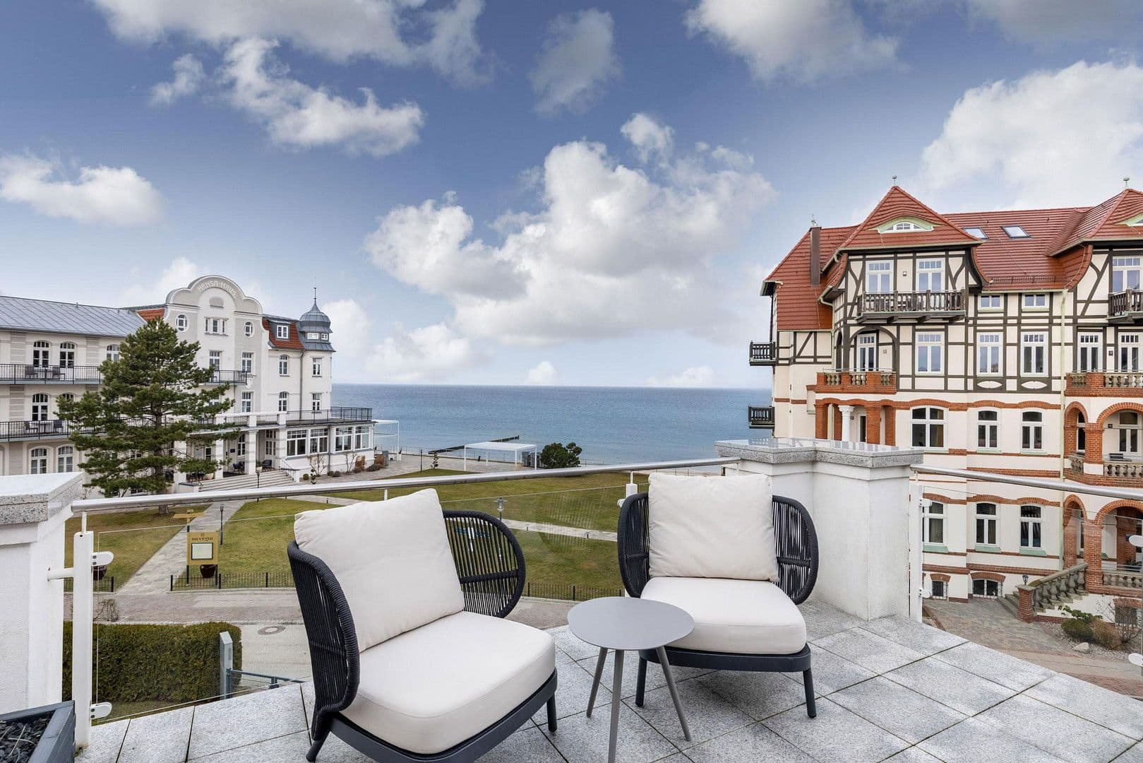 Prodej domu 361 m², pozemek 1.330 m², Tannenstraße 7 c, Kühlungsborn, Mecklenburg-Vorpommern Prodej domu 361 m², pozemek 1.330 m², Tannenstraße 7 c, Kühlungsborn, Mecklenburg-Vorpommern