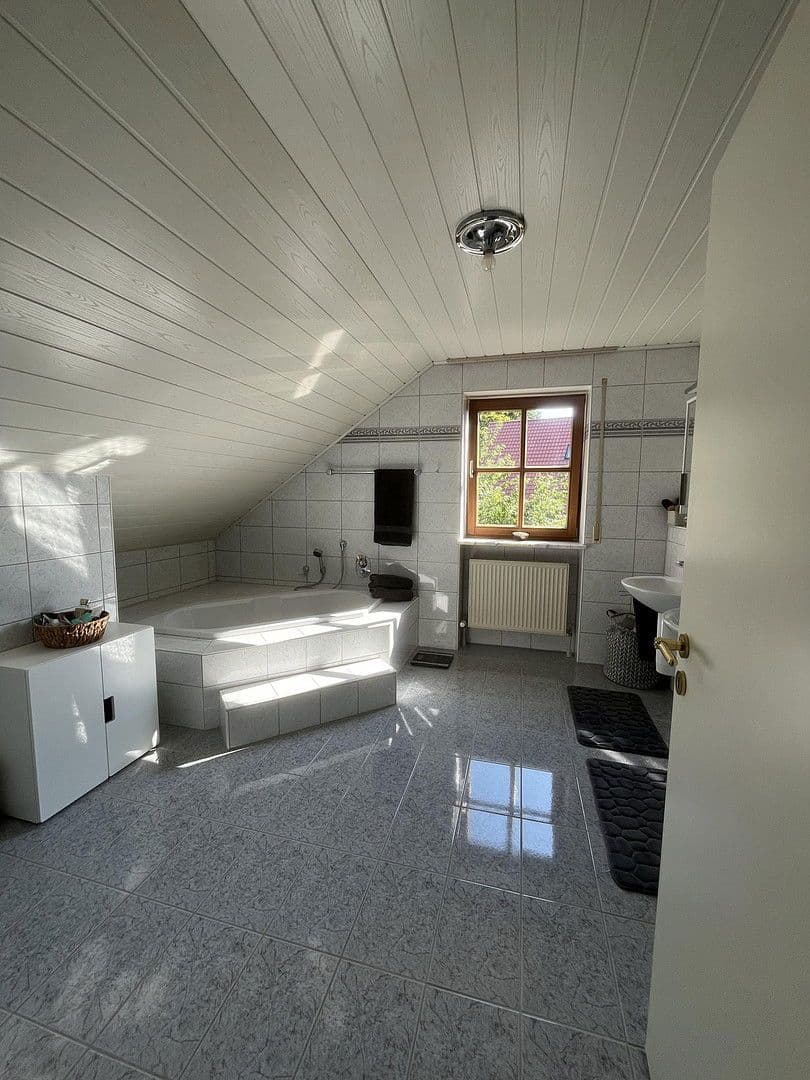 Prodej domu 245 m², pozemek 1.770 m², Nittendorf, Bavorsko Prodej domu 245 m², pozemek 1.770 m², Nittendorf, Bavorsko