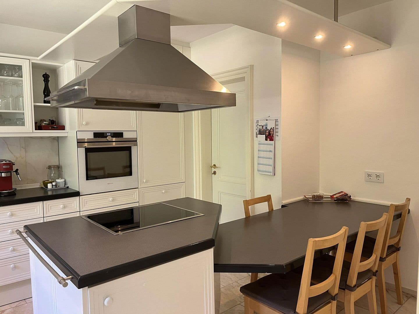 Prodej domu 245 m², pozemek 1.770 m², Nittendorf, Bavorsko Prodej domu 245 m², pozemek 1.770 m², Nittendorf, Bavorsko